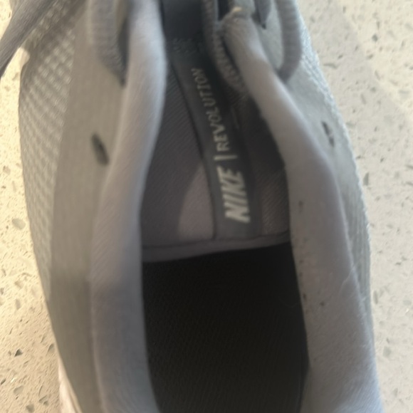Men’s gently worn Nike Revolution Sneakers - Picture 2 of 7